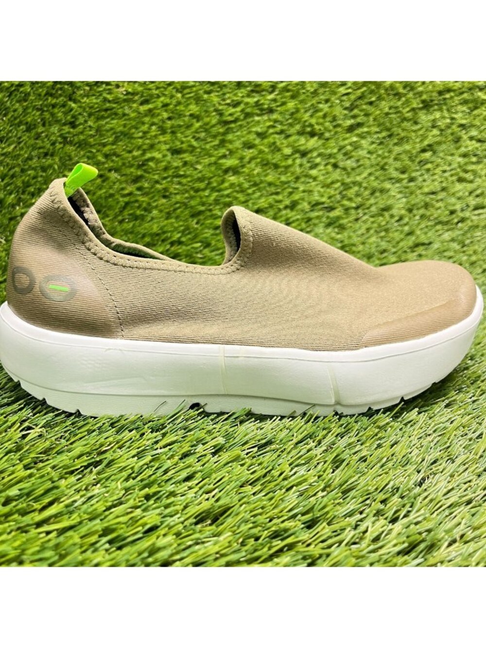 Oofos OOmg Eezee Low Womens Size 7.5 Taupe White Casual Slip On Recovery Shoes